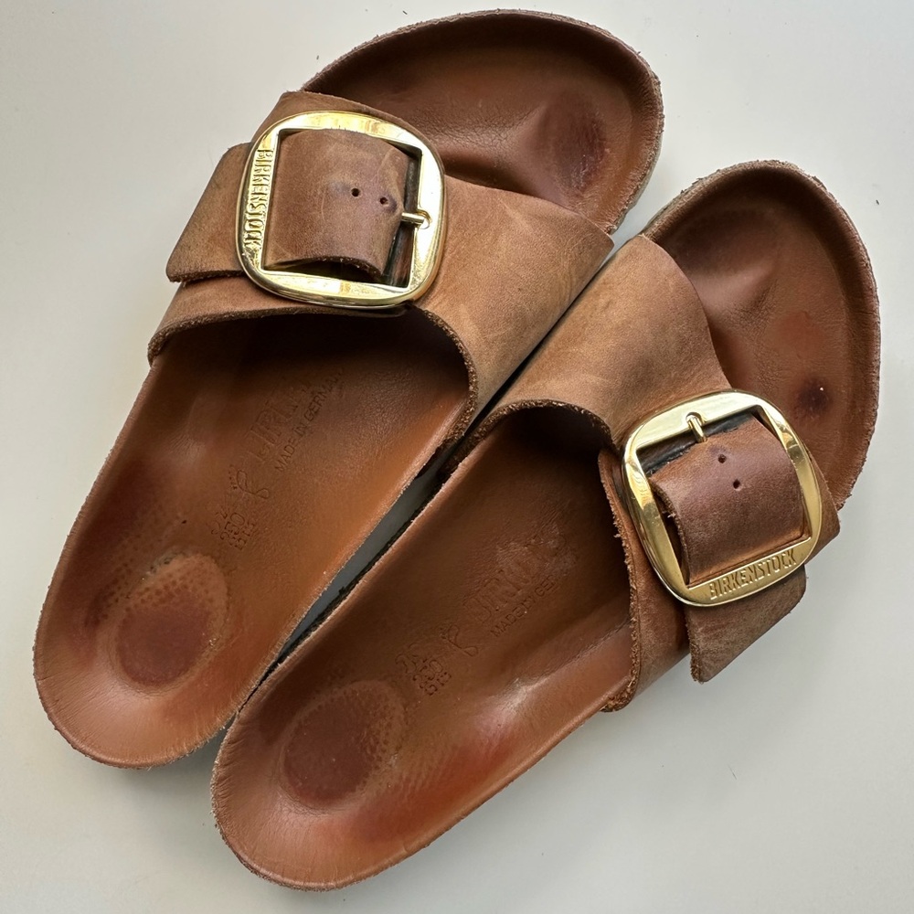 Birkenstock Big Buckle Madrid in Cognac